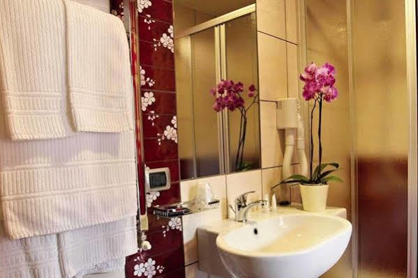 Diana Hotel 3*